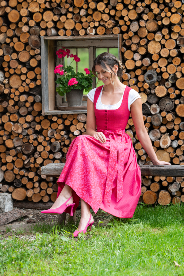 Fesches Dirndl von Hammerschmid in bezauberndem pink