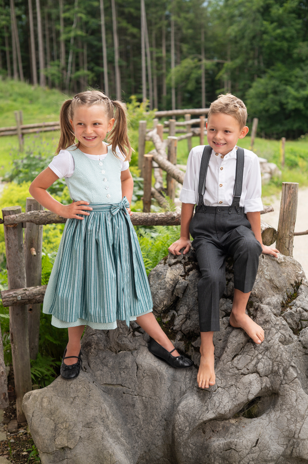 Zuckersüsse Kindertracht für Madln und Buam aus der Region