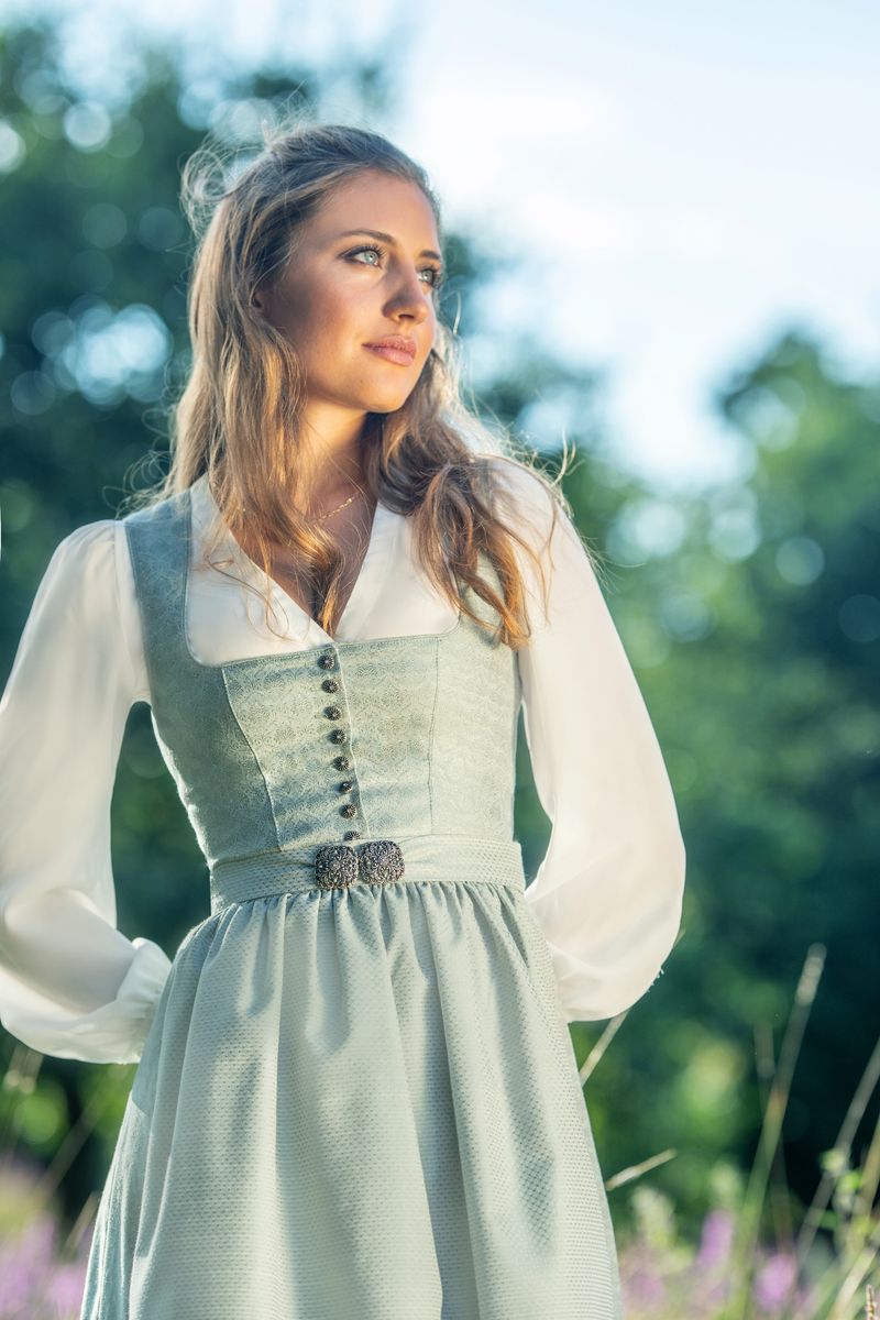Traumhaftes Dirndl mit bezaubernder Bluse von Marjo