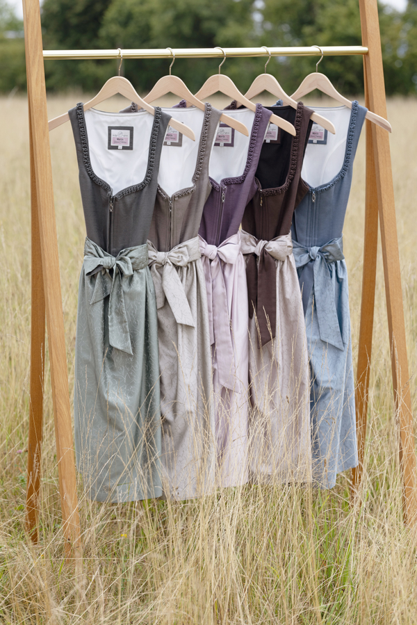 Zauberhaftes Dirndl in 5 Farben von Marjo